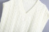 El chaleco de punto de las mujeres blancas sin mangas del jersey del v-cuello al por mayor del punto del cable del otoño NSAM3844
