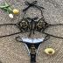 Las correas de la honda recogen el traje de baño atractivo de la playa del triángulo del bikini hueco NSZO4885