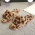 pantuflas de felpa con estampado de leopardo para mujer NSPE10031
