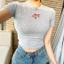Camiseta de manga corta con bordado de hierba de hongos de estilo nuevo de verano NSHS29086