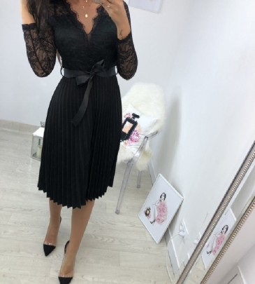 Black Lace Stitching V-neck Belted Pleated Dress Nihaostyles Wholesale Clothing NSKXN105013