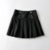 falda corta plisada a presión con decoración de hebilla de color sólido NSHS52970