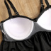 Conjunto de bikini de tanga y top con falda fruncida NSHL48213