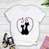 Camiseta de manga corta con estampado de corazón amoroso de dos gatos nihaostyles ropa al por mayor NSYAY80875