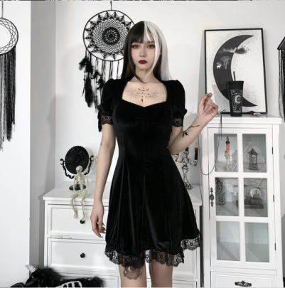 Autumn Dark Style Suede Square Neck Puff Short-sleeved Lace Trim Dress Nihaostyles Wholesale Clothing NSGYB99085