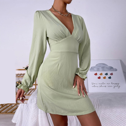 Green V-neck Low-cut Long-sleeved Slit Dress NSYSQ111372
