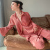 Pijama de camisa con solapa plisada de color liso y pantalones sueltos NSMSY137666