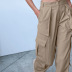 pantalones cargo de pernera ancha y tiro alto con múltiples bolsillos en color liso NSSQS137691