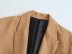 chaqueta de traje con botones forrados en color liso con cuello de traje NSAM138896