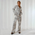 El conjunto de pijama de seda de imitación a rayas con solapa suelta de manga larga se puede usar afuera NSMSY139544