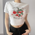 Camiseta corta ajustada con cuello redondo y manga corta con estampado de fresas NSGWY123154