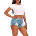 shorts de mezclilla con tiras rasgadas y cintura media NSSF127768