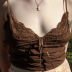 Camisola fina con cuello en V y costuras de encaje en color liso NSGXF129116