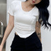 camiseta de manga corta con cuello redondo y dobladillo irregular en color liso NSSSN132510