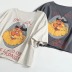Camiseta de manga corta suelta con cuello en V y estampado de letras de dibujos animados NSXDX132716
