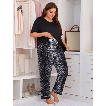 Plus Size Short-sleeved V-neck Leopard Print Two-piece Loungewear-Can Be Worn Outside NSWFC130319