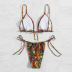 conjunto de dos piezas de bikini de cintura alta con tira cruzada en el pecho y estampado NSOLY133146
