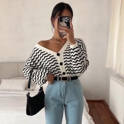 Breasted V-neck Loose Long-sleeved Wave Pattern Knitted Crop Cardigan NSXDX135901