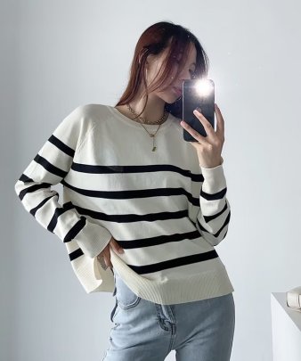 Striped Long-sleeved Round Neck Pullover Sweater NSAM136072