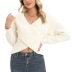 Suéter suelto de manga larga y hombros descubiertos con cuello en V y diseño cruzado en color liso NSZXS136551