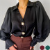 blusa de satén de color sólido con solapa de cuello en v suelta casual con mangas de linterna NSONF136850